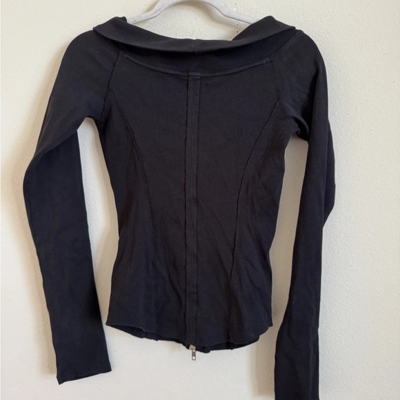 Free People We The Free Eye Candy Top Black Off Shoulder Full Zip Size M NWT - Picture 3 of 6